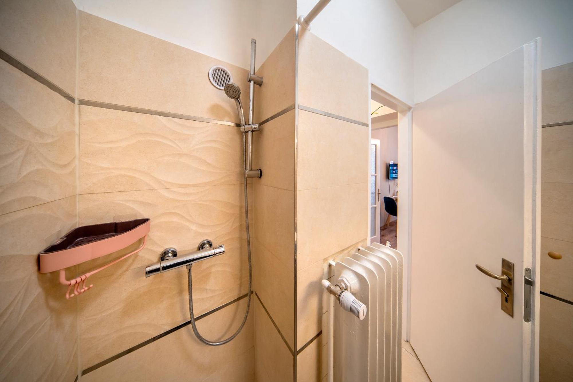 Studio Apartment - Tower Petrin Прага Екстериор снимка
