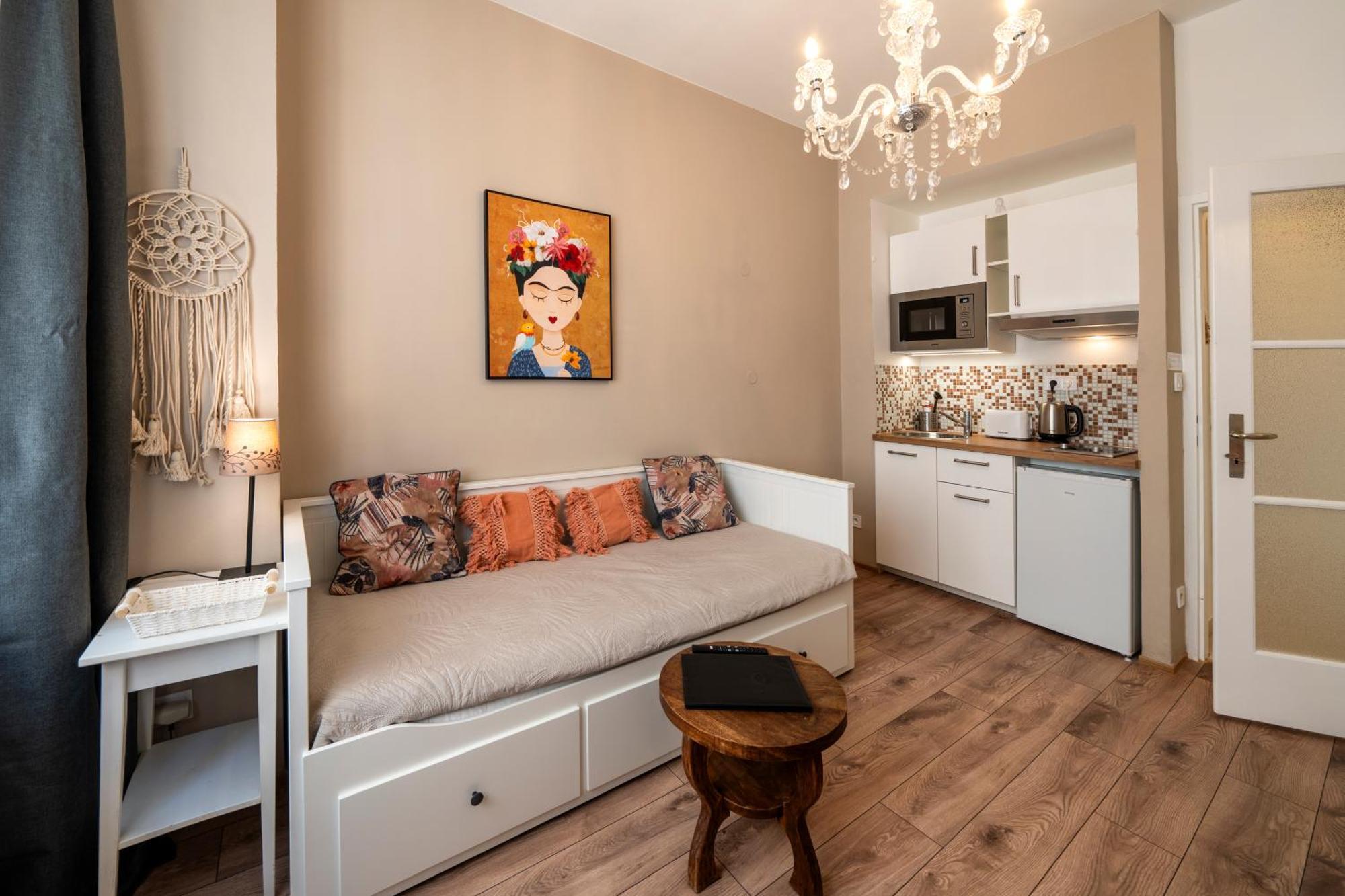 Studio Apartment - Tower Petrin Прага Екстериор снимка