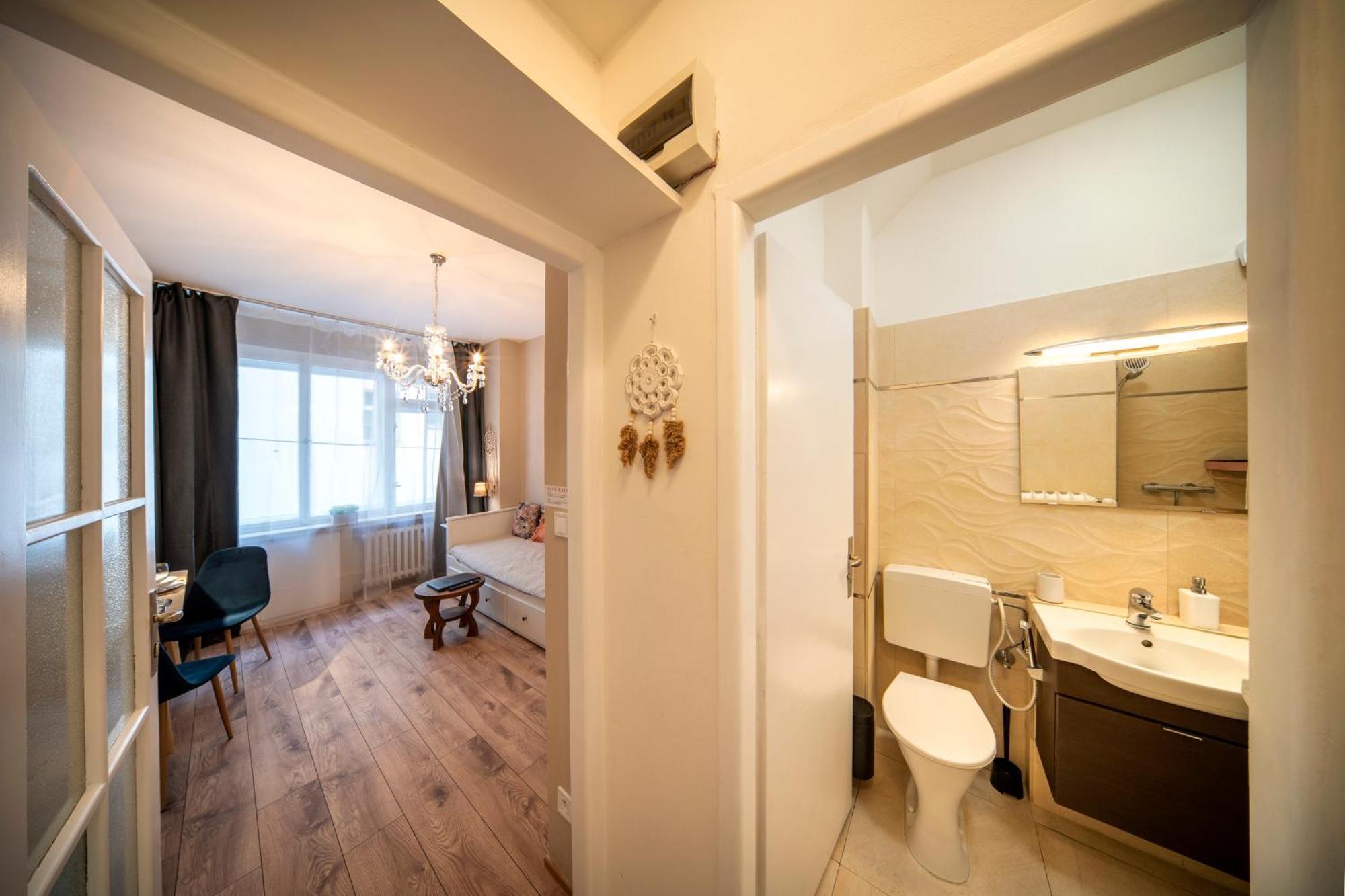 Studio Apartment - Tower Petrin Прага Екстериор снимка