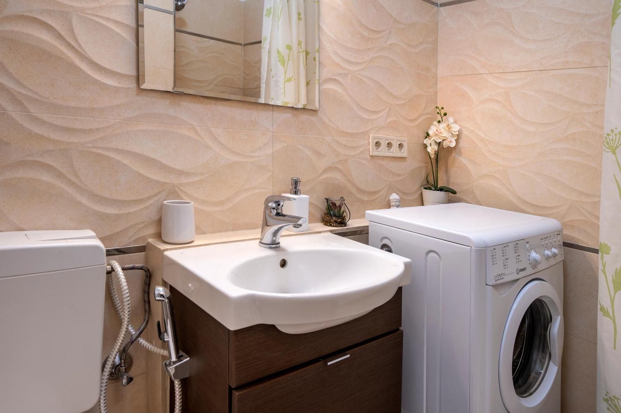 Studio Apartment - Tower Petrin Прага Екстериор снимка